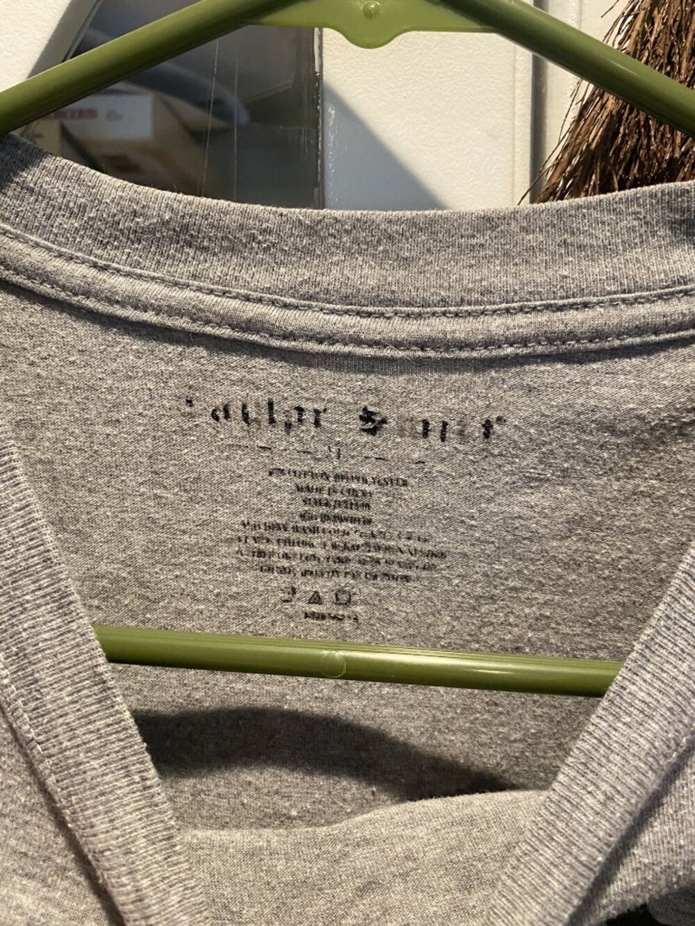 Offical Taylor Swift Cropped Reputation Shirt - Picture 2 of 2